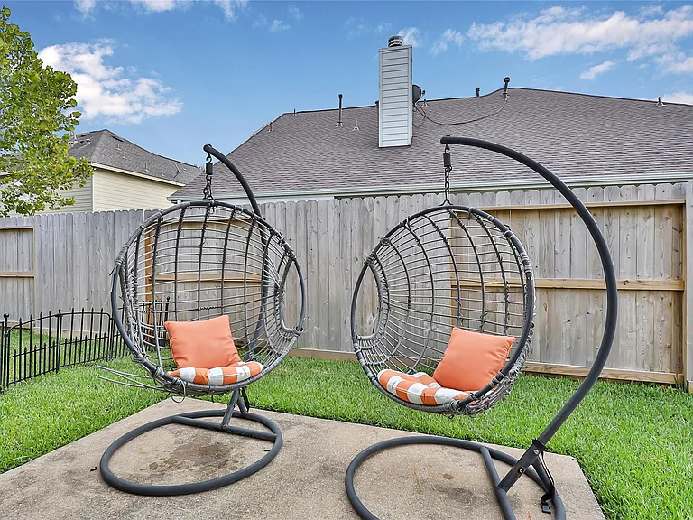 5915 Estonia Ct — Photo 30