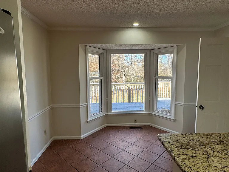 307 Fallingbrook Dr — Photo 11