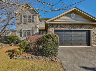 2720 Hickory Dr, Easton, PA 18040