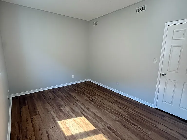 410 Queen St S #12A — Photo 13