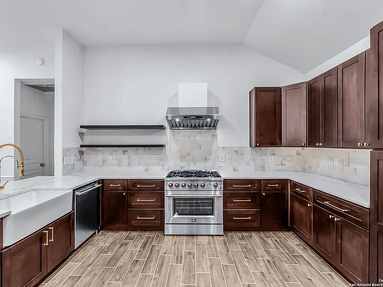 111 Westwood Way — Photo 14