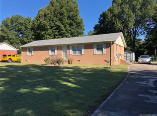 421 Catawba Cir N, Matthews, NC 28104