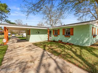 1903 Meadowbrook St, Pascagoula, MS 39567