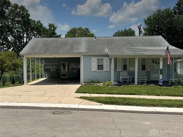 2913 Gladstone St, Moraine, OH 45439