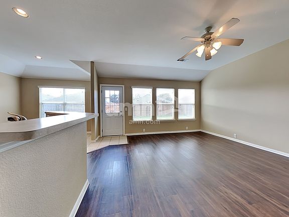 5th image of 1810 Sparrow Ln