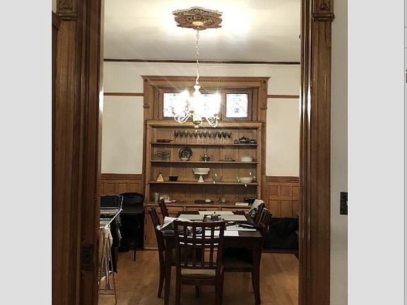 3rd image of 609 W Arlington Pl APT 1