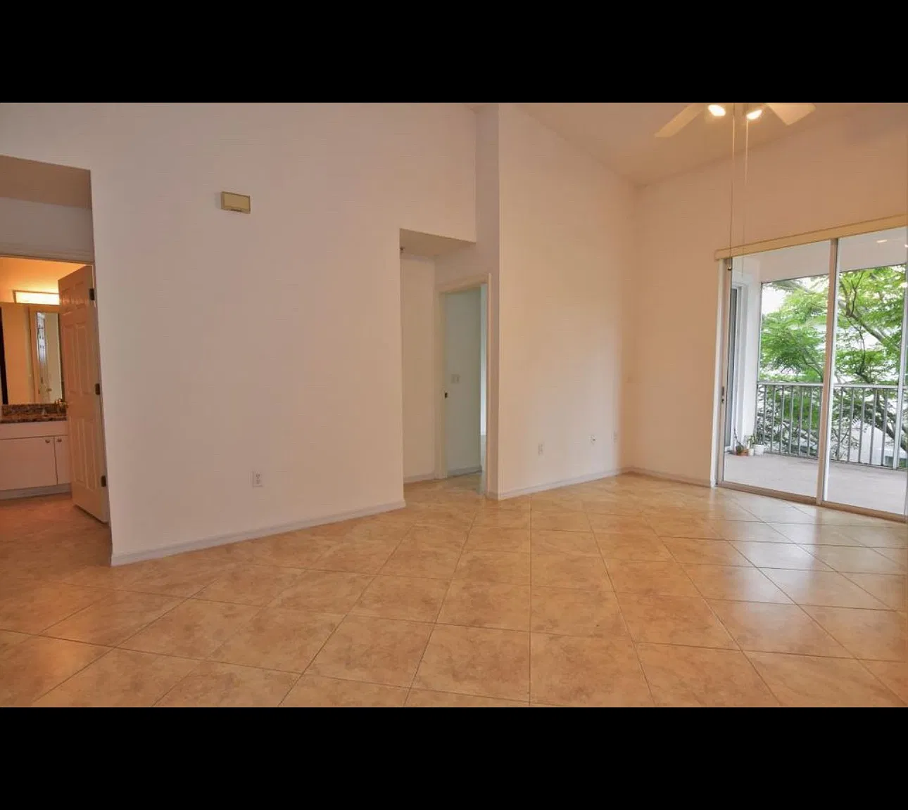 2 bed, 957 sqft, $1,975 — Photo 2