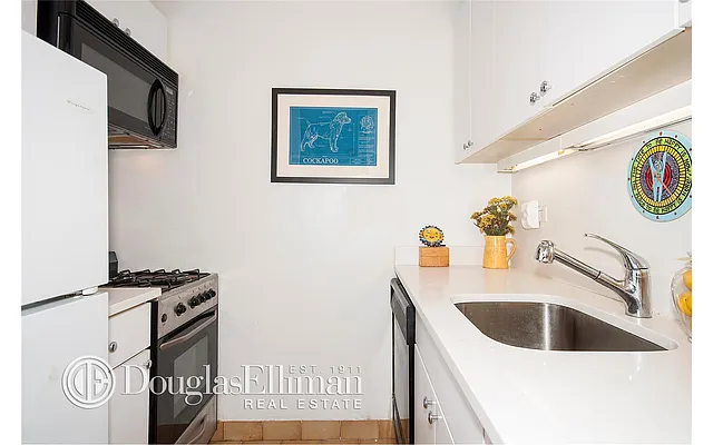 Sold by Douglas Elliman | media 24