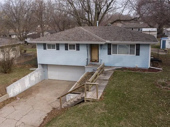 3211 Jennifer Ln, Country Club, MO 64506