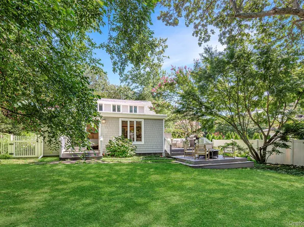 8 Lawrence Avenue, Hampton Bays, NY 11946