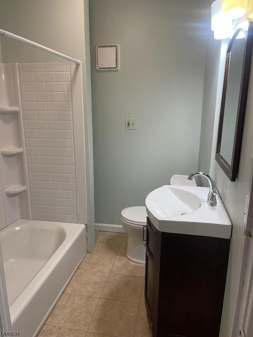 2 bed, 1.0 bath, $2,500 — Photo 3