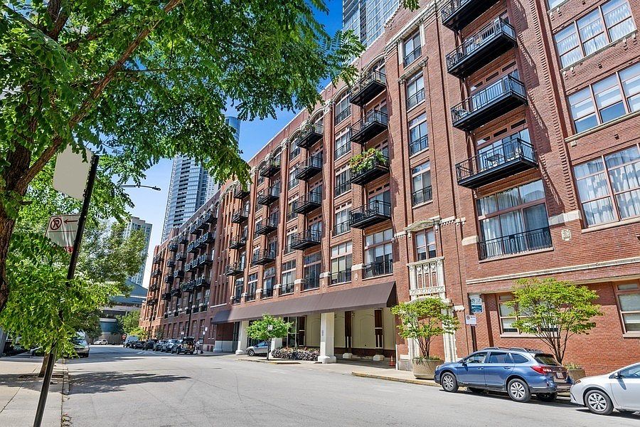 1st image of 360 W Illinois St APT 109