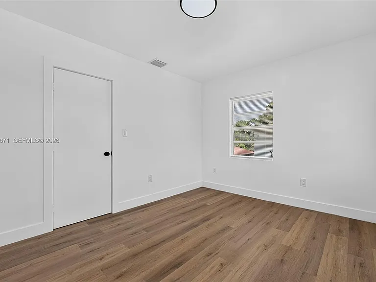1900 SW 6th St #6 — Photo 8