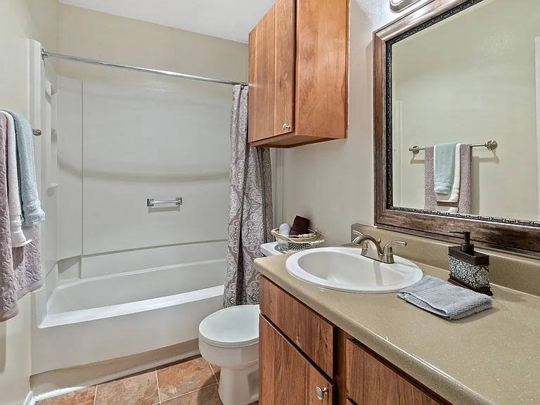 Bayou Oaks Apartments — Photo 35