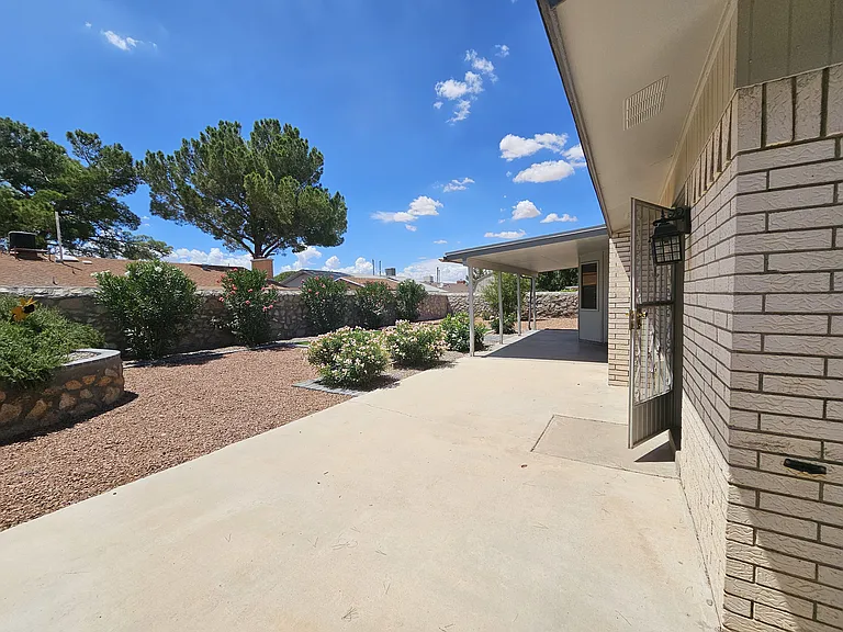 11265 Ivanhoe Dr — Photo 15