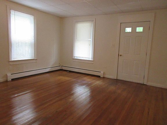 3rd image of 522 E Jefferson St