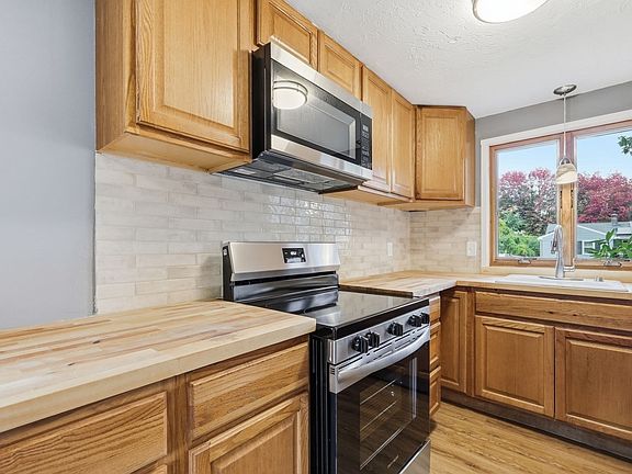 4th image of 93 Balboa Dr