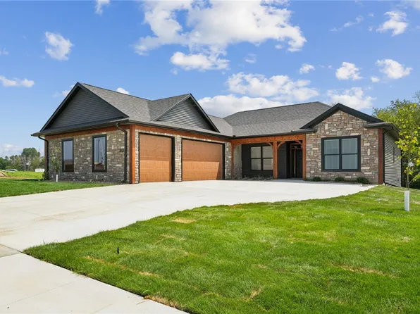 120 Howard Ave, Swisher, IA 52338