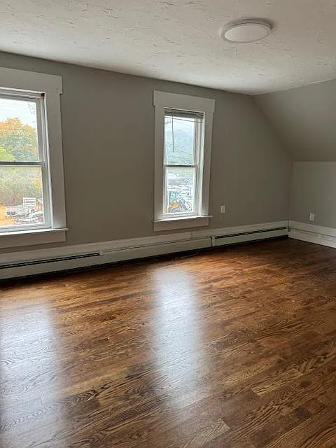 4 bed, 2000 sqft, $2,800 — Photo 4