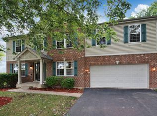 330 Stonegate Rd, Algonquin, IL 60102