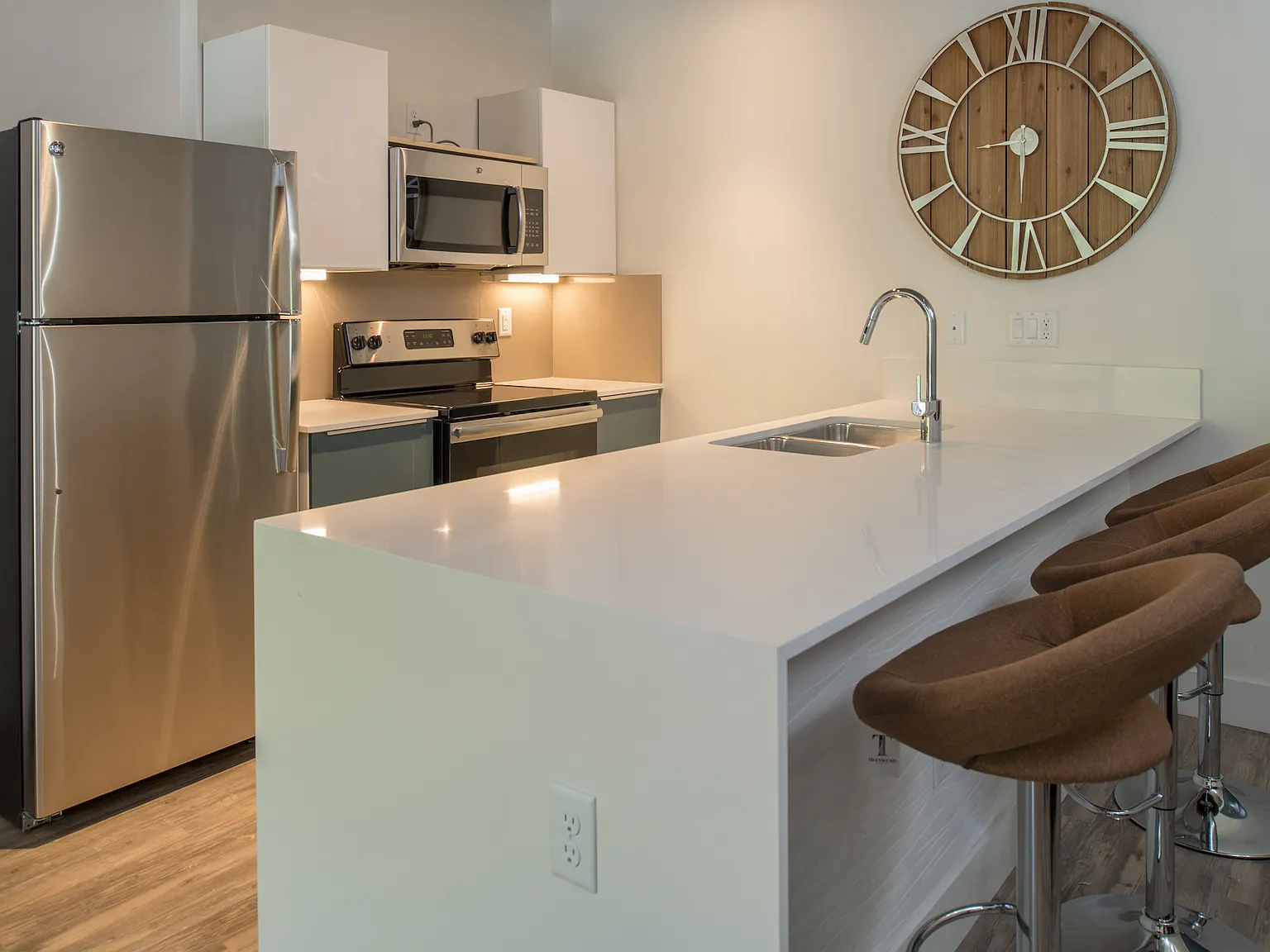 Center + Pine - 204 — Photo 3