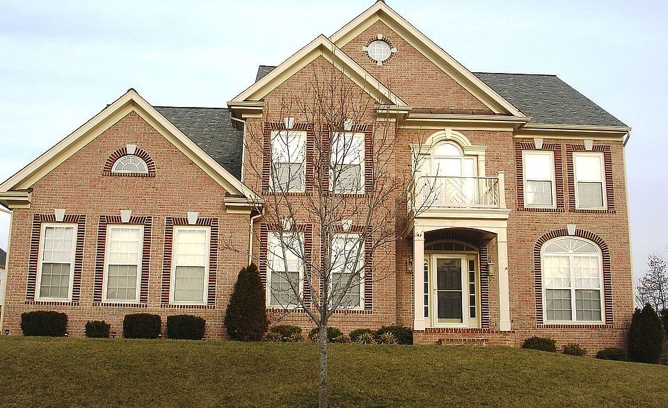 Beautiful Two Story Home and Side Load Garage