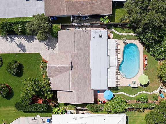 4th image of 4110 Bayshore Blvd NE