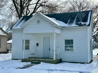 713 E High St, Monticello, IL 61856