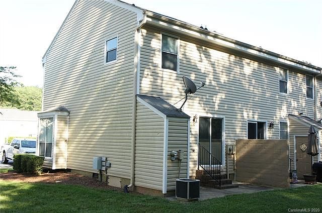1st image of 1125 Surry Ln