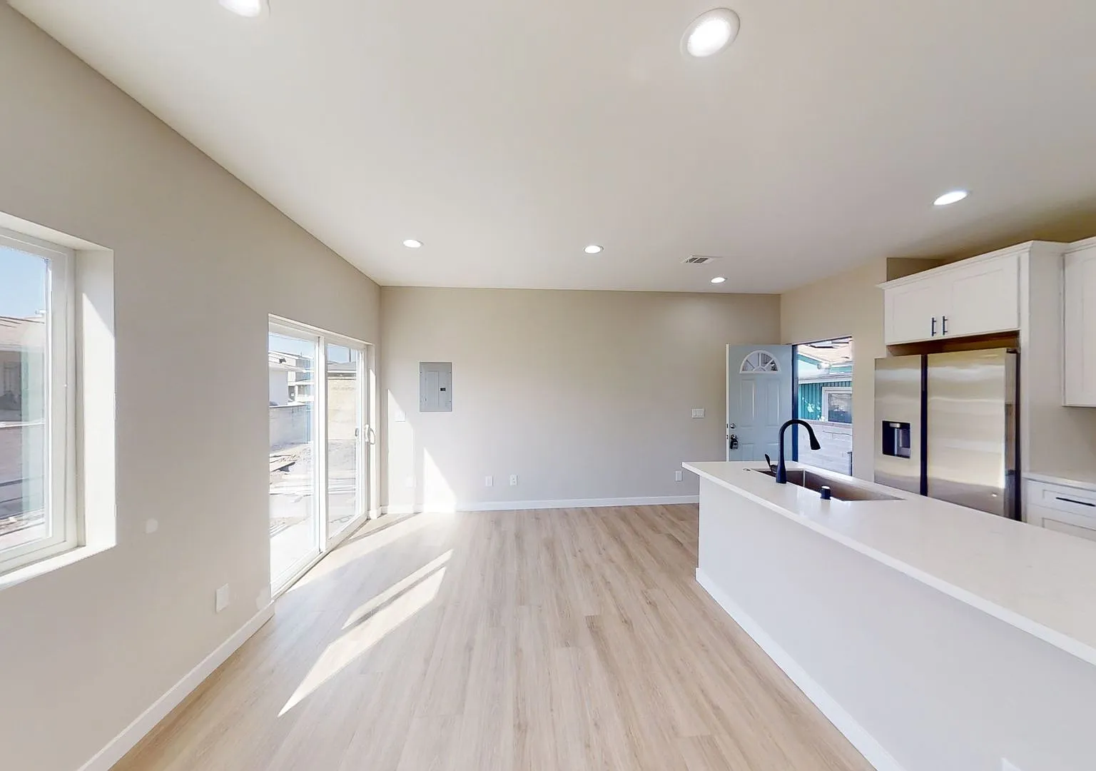 4BD/2BA on Stewart! — Photo 3