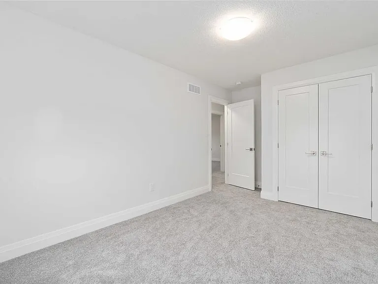 608 Sweetbay Cres #4 — Photo 2