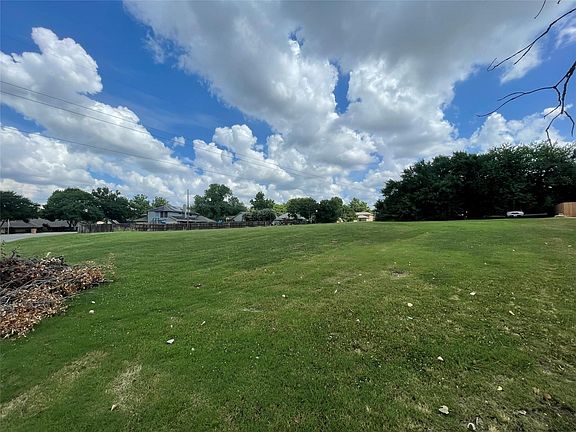 5th image of 2903 Meadows Ln