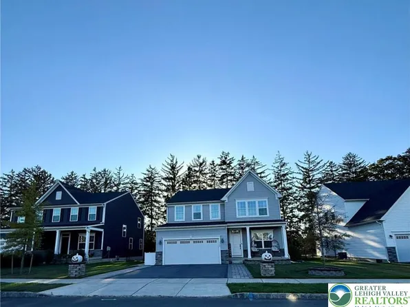 1348 Woodmont Ln, Catasauqua, PA 18032