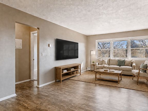 5th image of 207 N Maple St #2