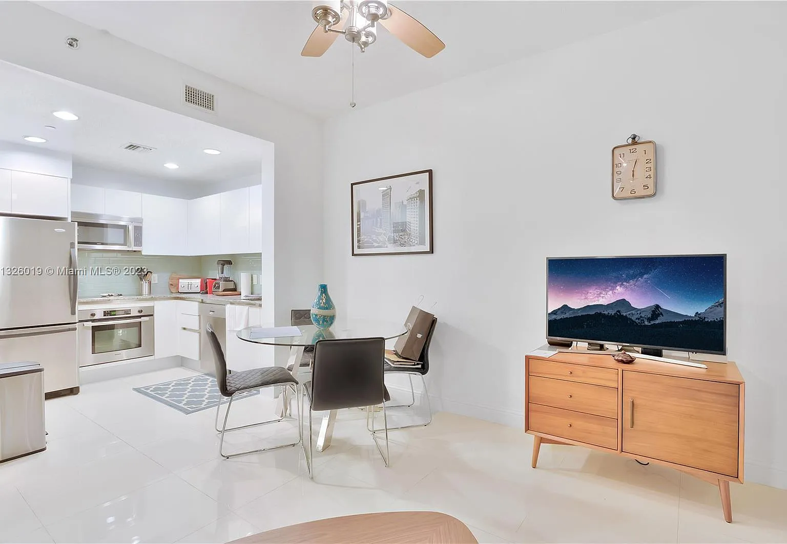 1 bed, 1147 sqft, $3,400 — Photo 4