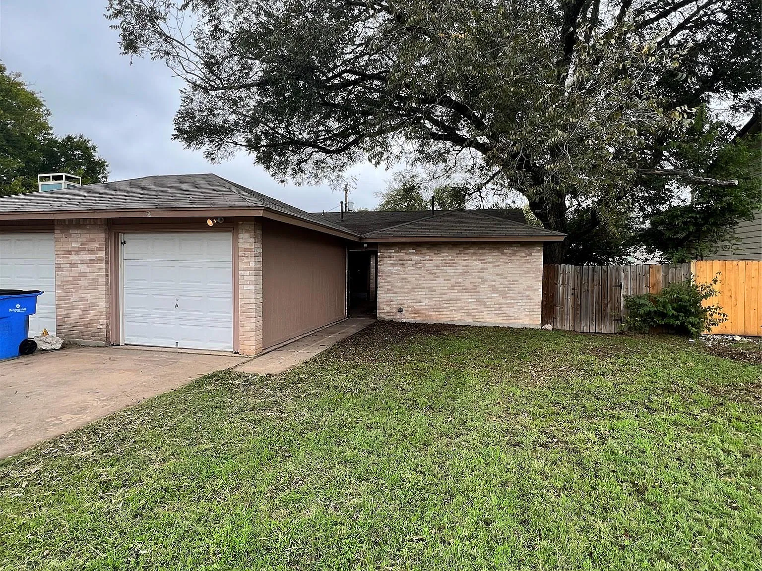 2 bed, 1.0 bath, 860 sqft, $1,295 — Photo 1