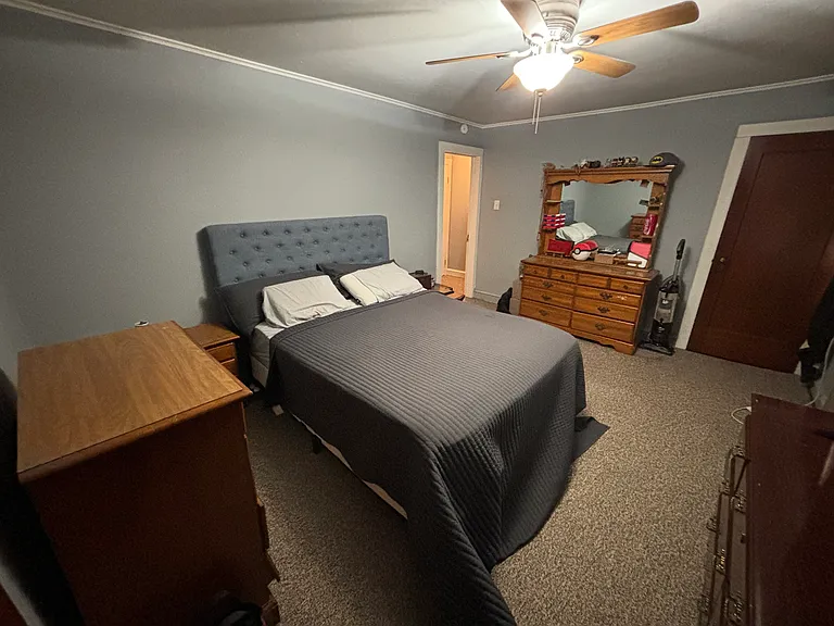 137 E Elm St — Photo 15
