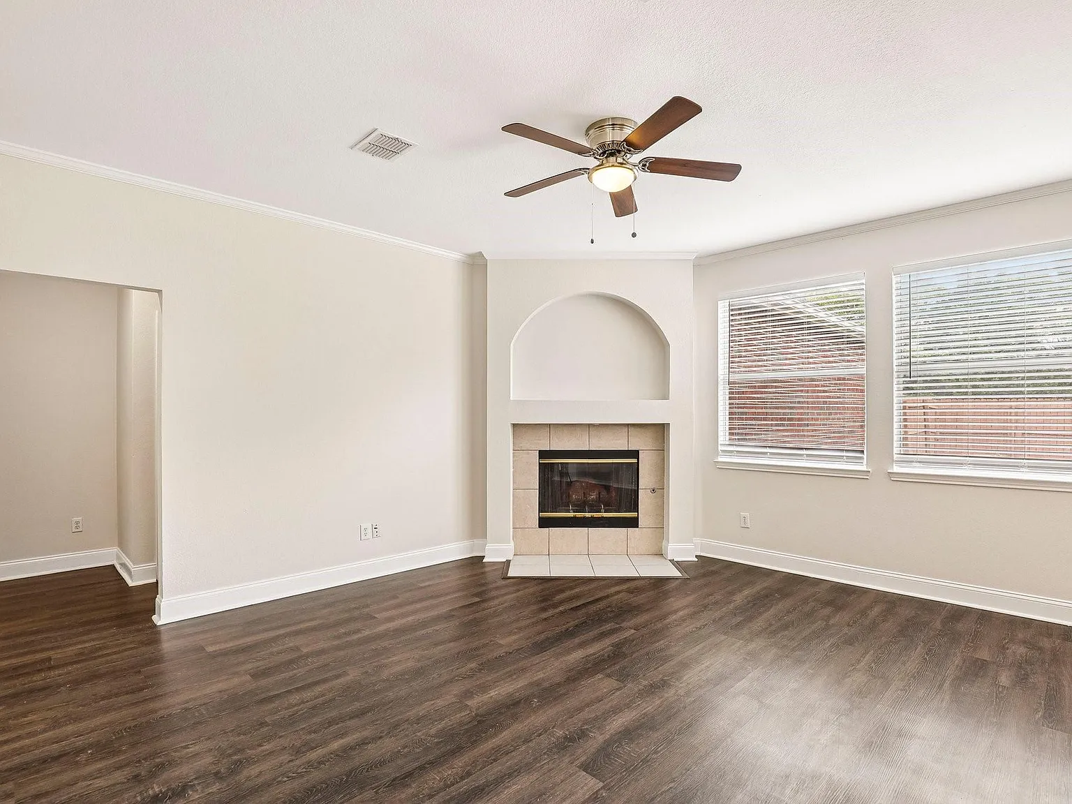 4 bed, 2628 sqft, $2,995 — Photo 3
