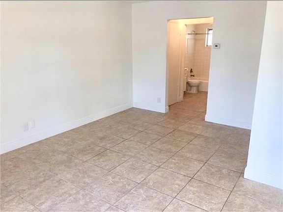 4th image of 407 SW 18th Ave