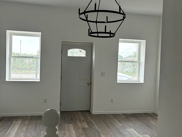 914 W Main St #1 — Photo 1