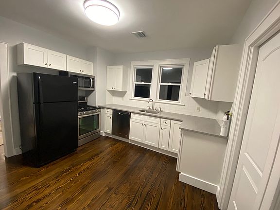 Kitchen with dishwasher
