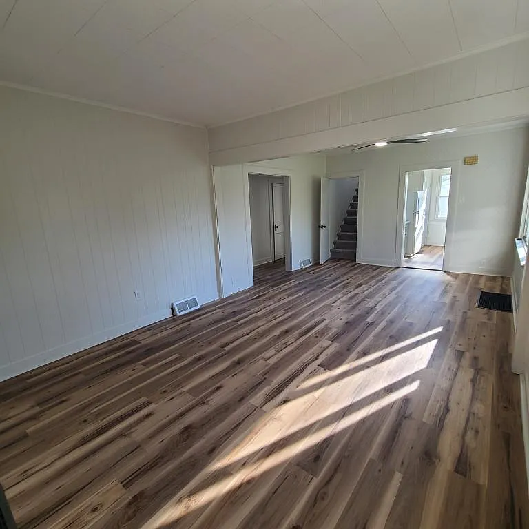 2728 Crescent Ave — Photo 4