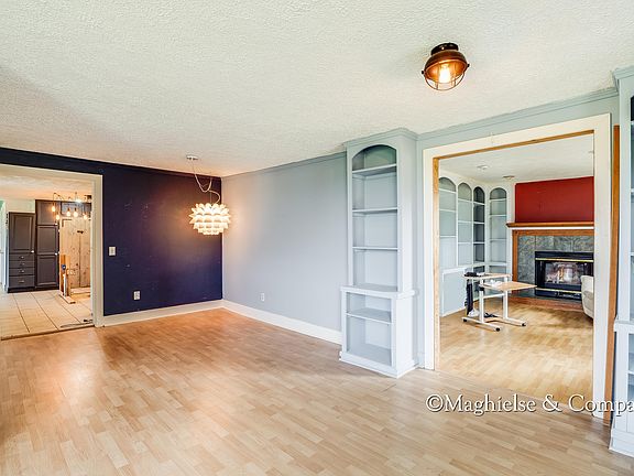 4th image of 9816 Edgerton Ave NE