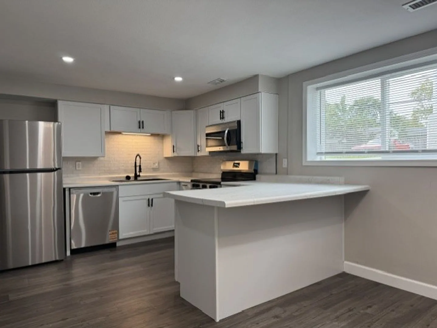 421 Joseph Drive — Photo 4