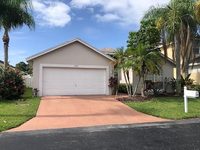 1st image of 1093 Fairfax Cir W