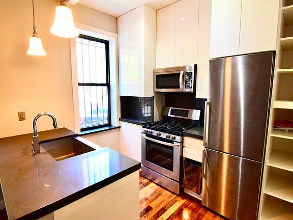 4th image of 154 Stanton St #A