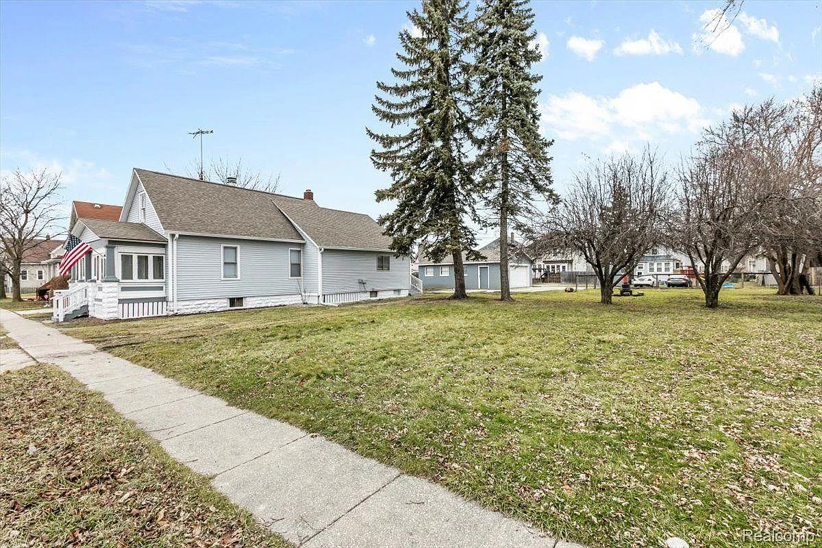 1123 Oak St photo 1