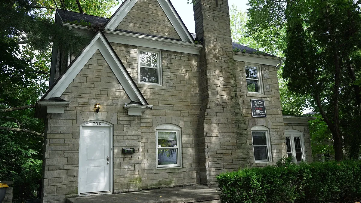 Building Photo - 706 N Washington St
