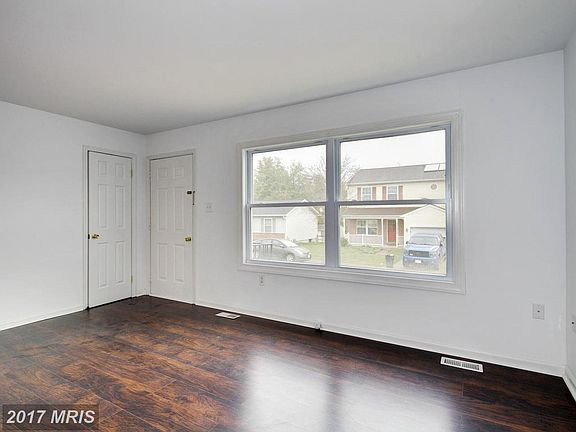 3rd image of 616 Chapel Heights Dr
