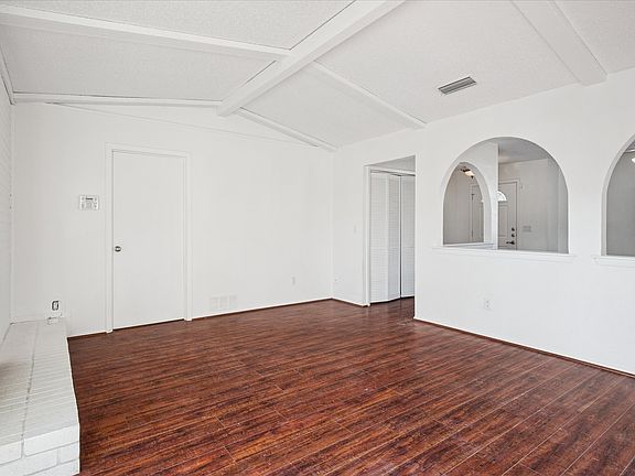 5th image of 2804 Royal Oaks Dr